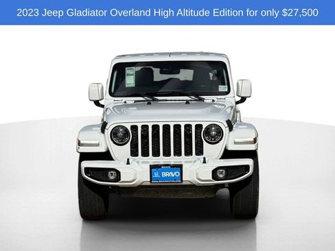 Used 2023 Jeep Gladiator Overland image 2