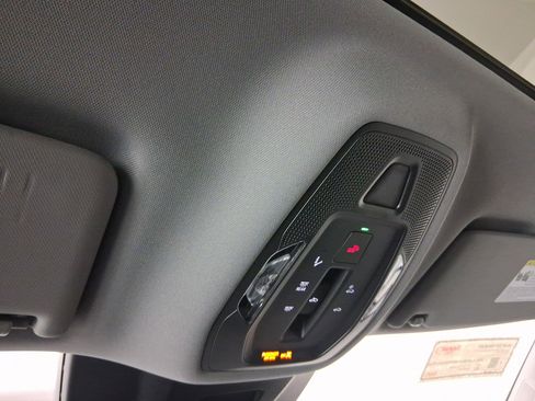 Used 2025 Audi Q6 e-tron Premium Plus image 17