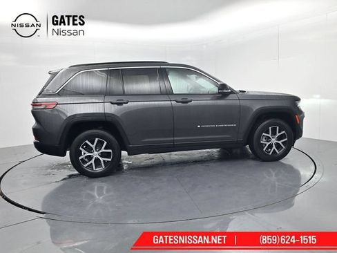 Used 2024 Jeep Grand Cherokee Limited w/ Trailer Tow Package AWD/4WD image 8