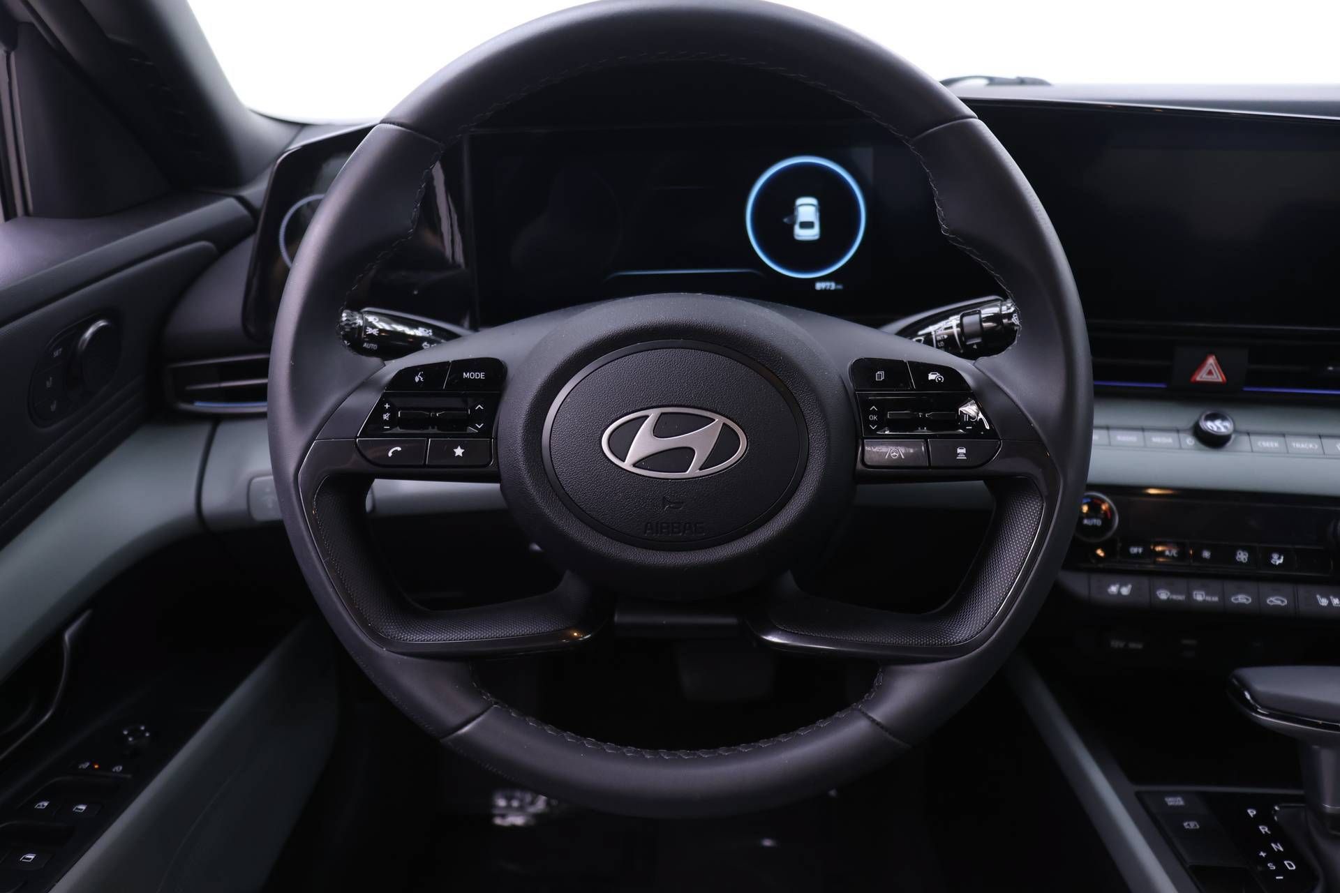 Used 2025 Hyundai Elantra Limited FWD image 13