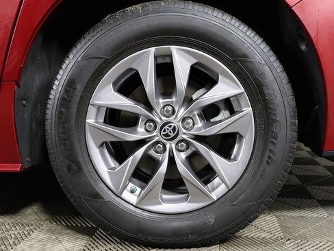 Used 2023 Toyota Sienna XLE image 21