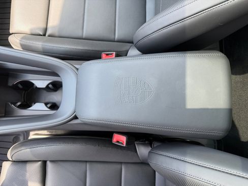 New 2025 Porsche Macan 4S Electric image 18