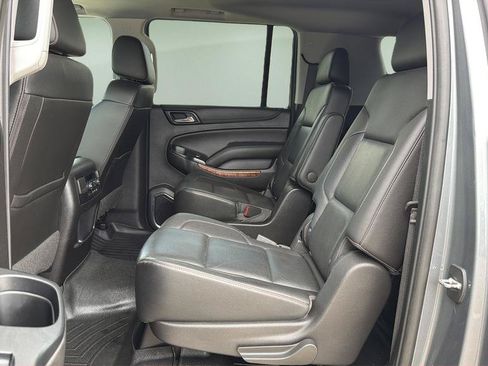 Used 2019 Chevrolet Suburban Premier AWD/4WD image 17