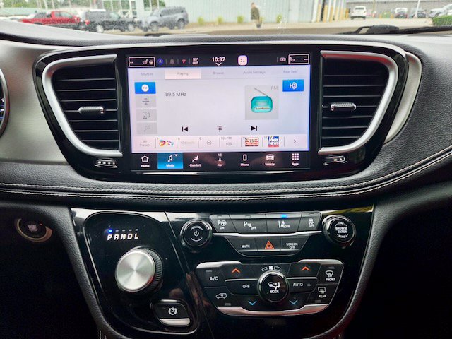 Used 2021 Chrysler Pacifica Limited w/ Uconnect Theater Family Group FWD image 21