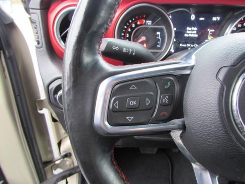 Used 2022 Jeep Wrangler Unlimited Rubicon w/ Cold Weather Group image 17