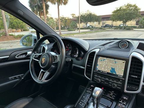 Used 2016 Porsche Cayenne image 24