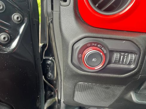 Used 2018 Jeep Wrangler Unlimited Sport S AWD/4WD image 11