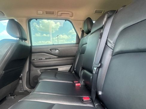 Certified 2023 Nissan Pathfinder SL w/ Black Appearance Package FWD image 38