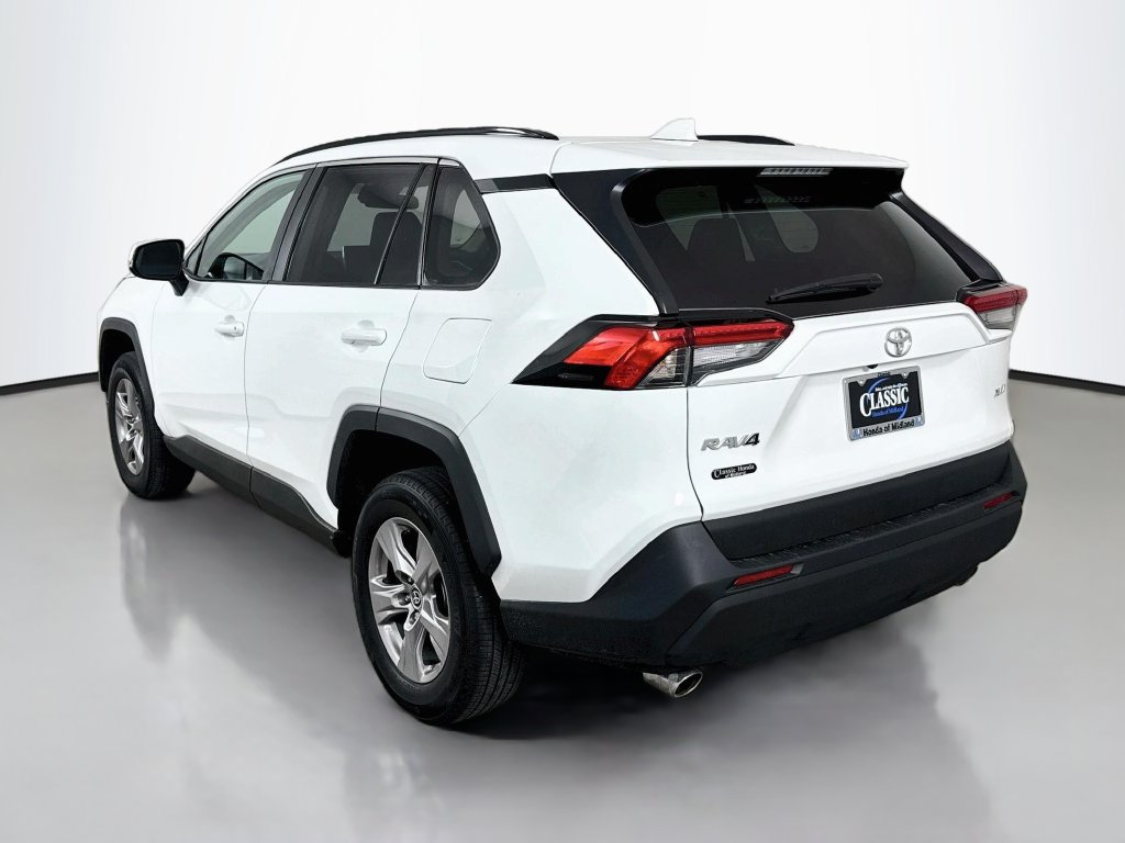 Used 2025 Toyota RAV4 XLE FWD image 5