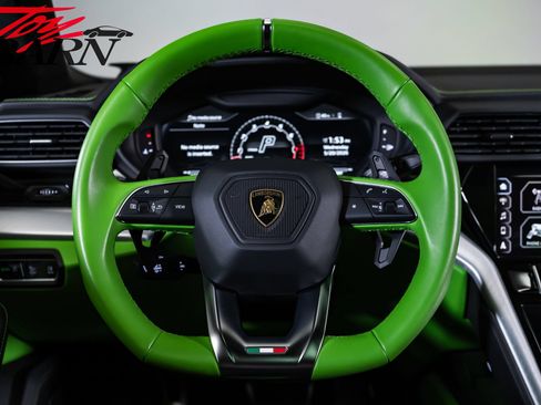 Used 2022 Lamborghini Urus AWD/4WD image 31