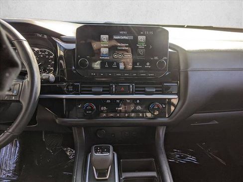 Used 2025 Nissan Pathfinder SL image 13