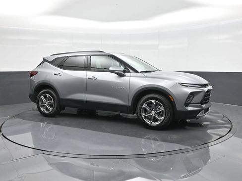 Used 2024 Chevrolet Blazer LT w/ Convenience Package FWD image 17
