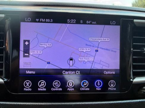 Used 2017 Chrysler Pacifica Touring-L w/ Tire & Wheel Group FWD image 11