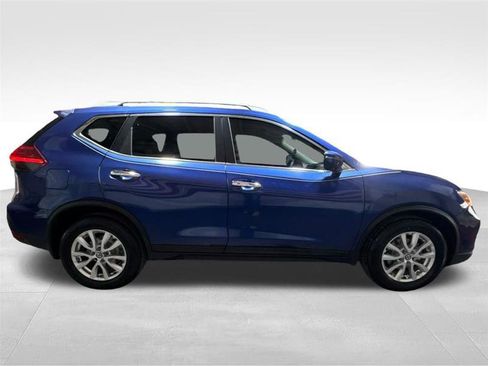 Used 2017 Nissan Rogue SV w/ SV Premium Package image 4
