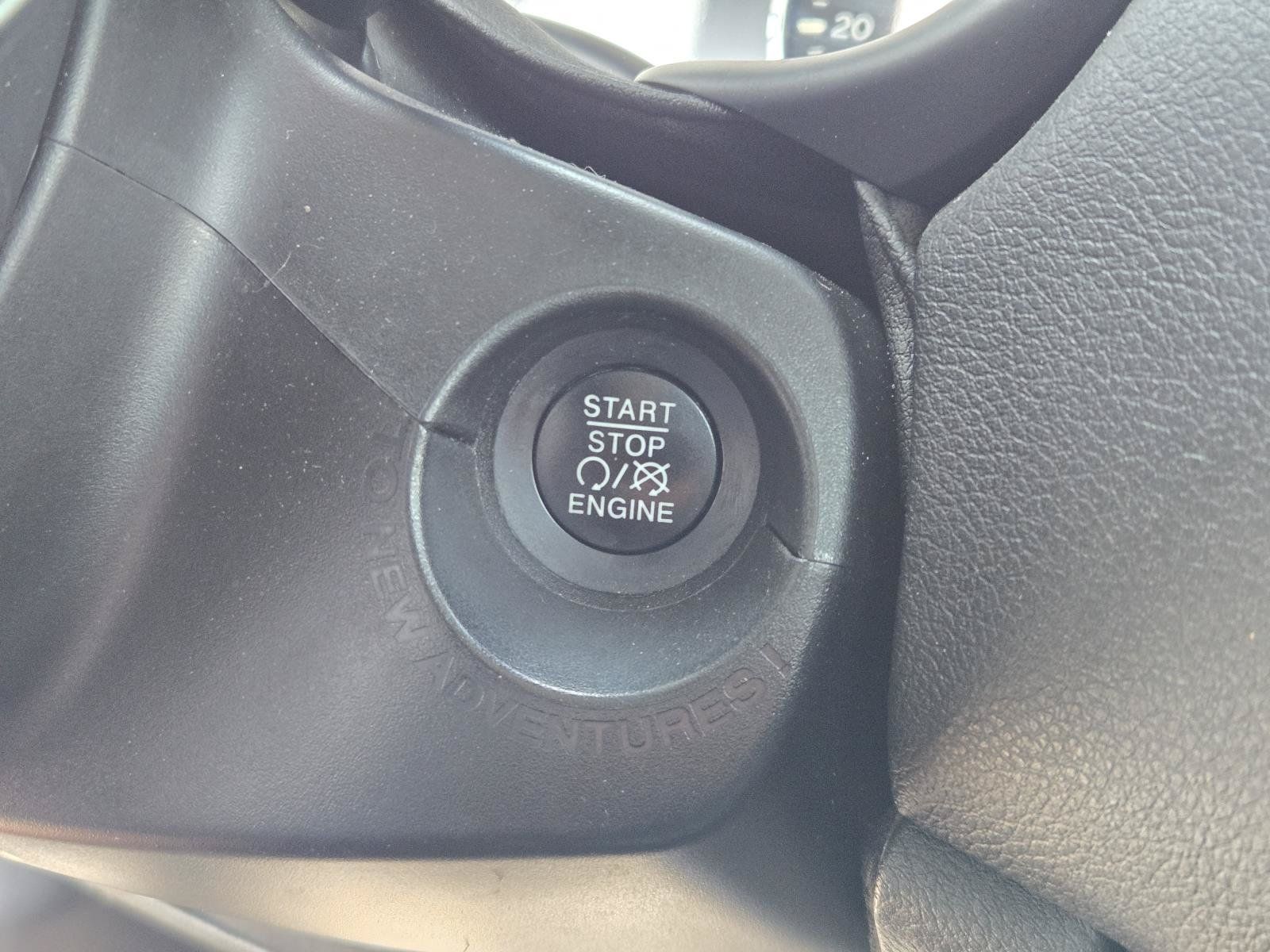 Used 2022 Jeep Renegade Latitude AWD/4WD image 12