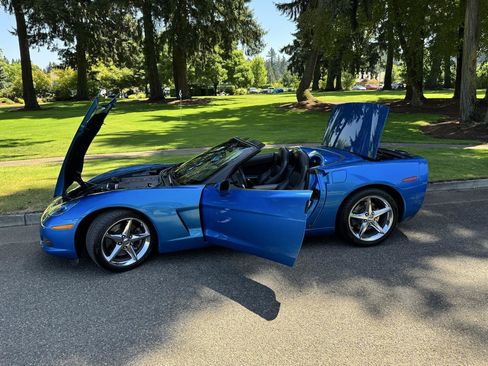 Used 2011 Chevrolet Corvette Convertible w/ Preferred Equipment Group RWD image 31