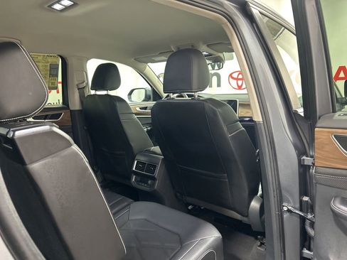 Used 2025 Volkswagen Atlas SE AWD/4WD image 15