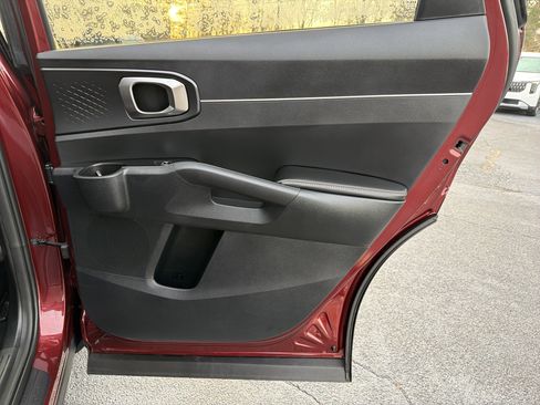 Used 2024 Kia Sorento S image 16