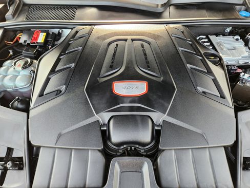 Used 2019 Porsche Cayenne Turbo image 32