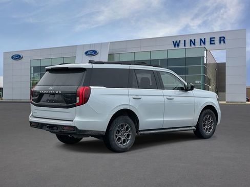 Used 2025 Ford Expedition Active image 5