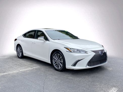 Used 2020 Lexus ES 300h w/ Premium Package FWD image 2