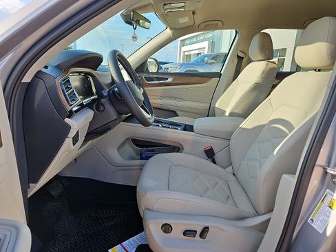 New 2026 Volkswagen Atlas SE image 11