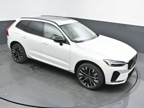 New 2026 Volvo XC60 B5 Ultra w/ Climate Package image 31