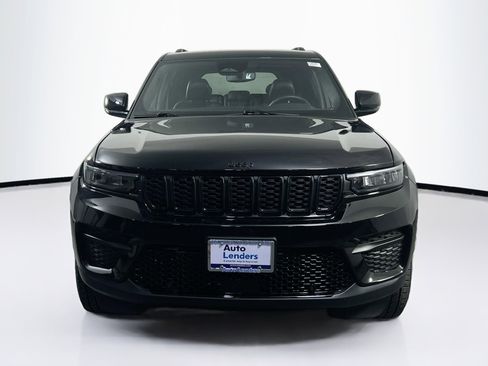Used 2023 Jeep Grand Cherokee Altitude AWD/4WD image 2