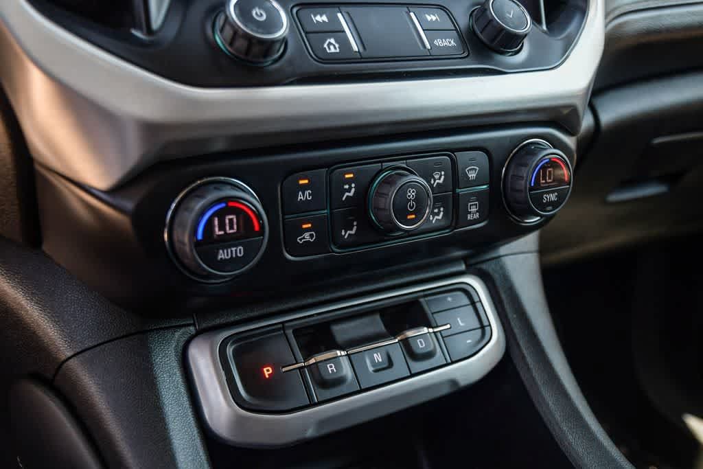 Used 2022 GMC Acadia SLE w/ Driver Convenience Package FWD image 22