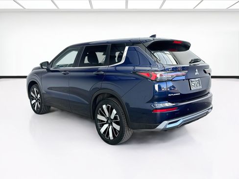 Used 2025 Mitsubishi Outlander SE FWD image 6