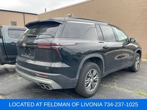 Used 2024 Chevrolet Traverse LT w/ Trailering Package FWD image 3