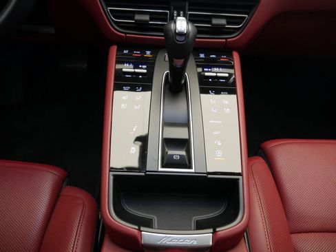 Certified 2023 Porsche Macan S image 39