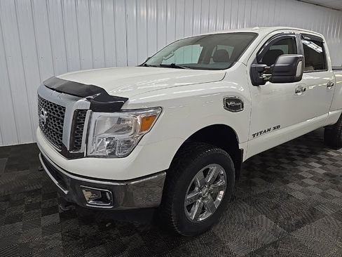 Used 2018 Nissan Titan SV image 8