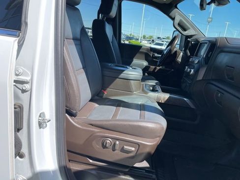 Used 2022 GMC Sierra 3500 Denali w/ Denali Ultimate Package AWD/4WD image 21