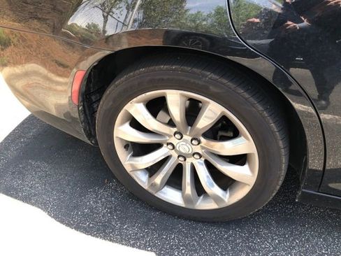 Used 2019 Chrysler 300 Limited image 6