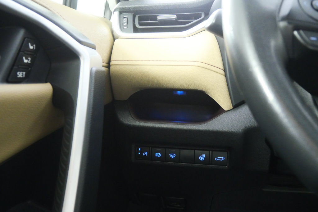 Used 2019 Toyota RAV4 Limited w/ Cold Weather Package FWD image 20