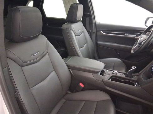 Used 2025 Cadillac XT5 Premium Luxury image 14
