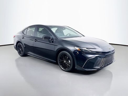 Certified 2025 Toyota Camry SE FWD image 3