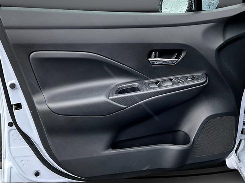 Used 2025 Nissan Versa SV w/ Trunk Package image 10