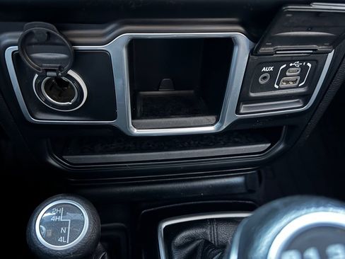 Used 2018 Jeep Wrangler Sport AWD/4WD image 19