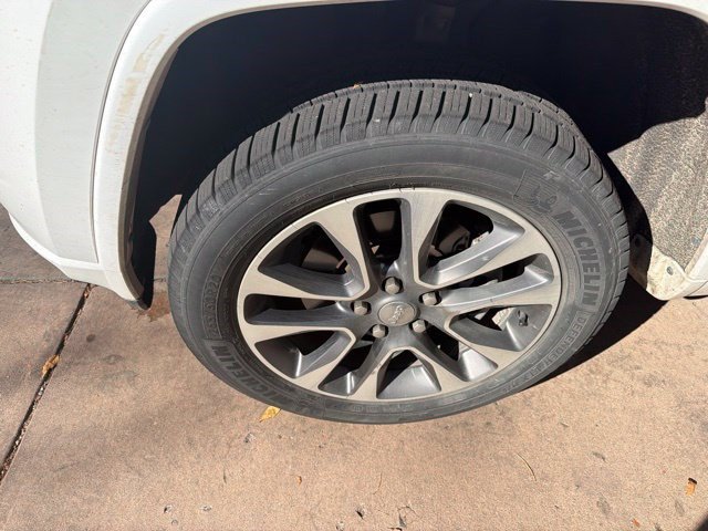 Used 2018 Jeep Grand Cherokee Overland AWD/4WD image 11