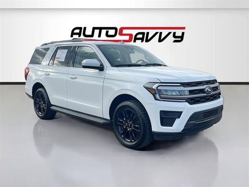 Used 2024 Ford Expedition XLT image 1