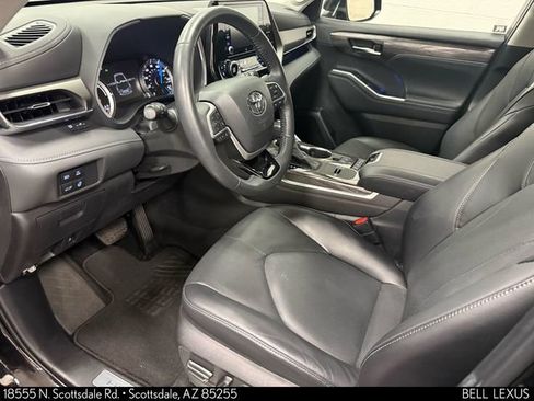 Used 2022 Toyota Highlander Limited image 11
