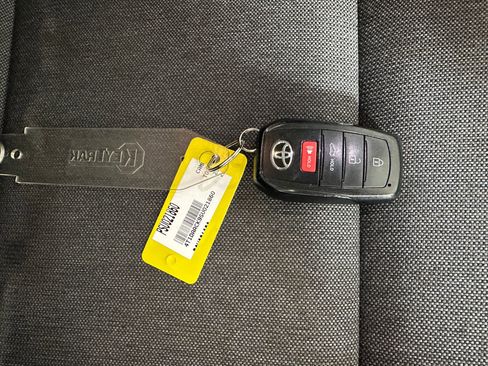 Used 2025 Toyota Camry LE image 29