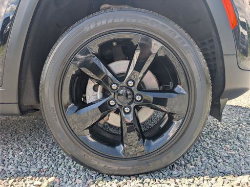 Used 2023 Jeep Grand Cherokee Altitude AWD/4WD image 9