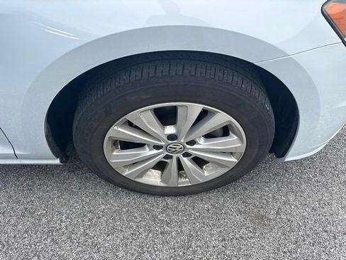 Used 2020 Volkswagen Golf 4-Door FWD image 5