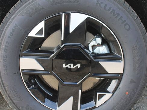 New 2026 Kia Sportage LX FWD image 17