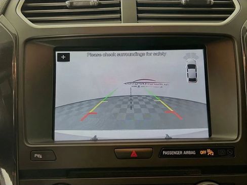 Used 2017 Ford Explorer XLT w/ Equipment Group 202A image 15