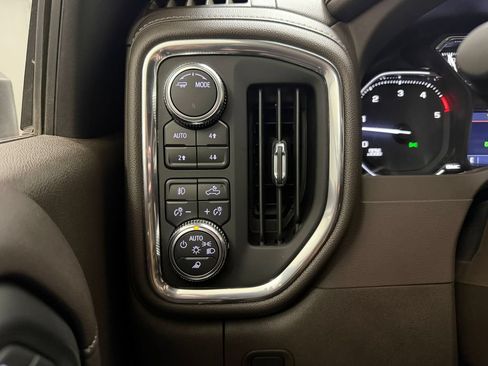 Used 2023 GMC Sierra 3500 SLT AWD/4WD image 34