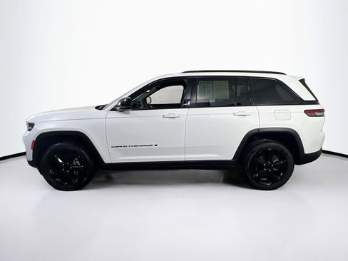 Used 2023 Jeep Grand Cherokee Altitude image 8
